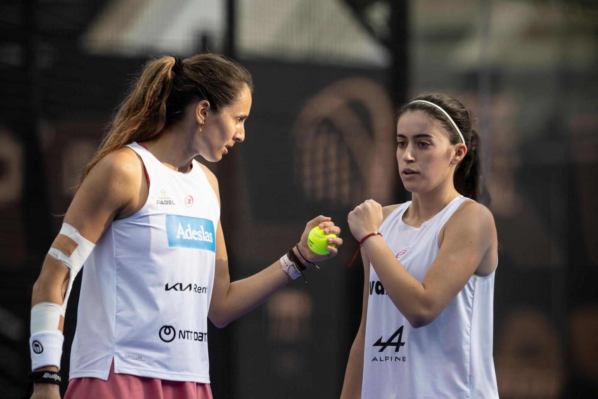 连续打入两 连续打入两